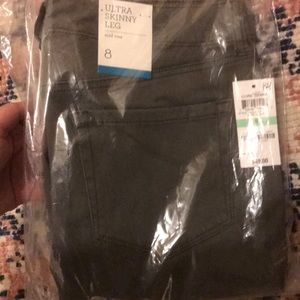 Ultra skinny leg mid rise jeggings